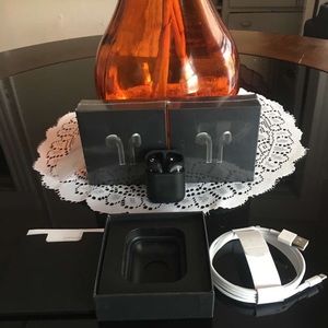 Black AirPods (2nd generation)